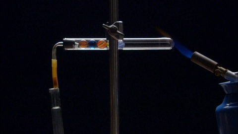 Die heißkalte Stahlwippe · Achtung! Experiment