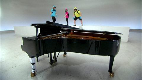 Klaviertransport mit Flaschenzug · Achtung! Experiment