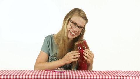 Folge 14: Haare kämmen · Deutsch mit Socke