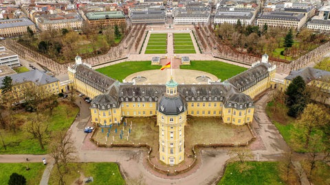 Schloss in Karlsruhe: Warum wird Karlsruhe Fächerstadt genannt? · Frage trifft Antwort