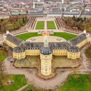 Schloss in Karlsruhe: Warum wird Karlsruhe Fächerstadt genannt? · Frage trifft Antwort