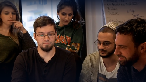 Worüber wir lachen · Was glaubt Deutschland?