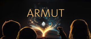 Drei Kinder und eine Ratte sitzen vor einem leuchtenden Buch – darüber das Wort „Armut“: Podcast für Grundschule zum Umgang mit Armut