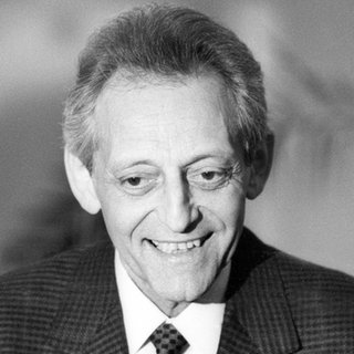 Entertainer und Fernsehmoderator Hans Rosenthal. Er überlebte als Jude die NS-Zeit in Deutschland in einem Versteck.