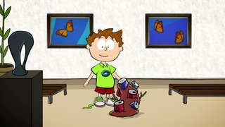 Der kleine Philosoph Knietzsche steht vor einem Kunstwerk, das aussieht wie ein Haufen Müll aus Getränkedosen.