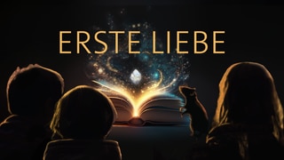 Drei Kinder und eine Ratte sitzen vor einem leuchtenden Buch – darüber das Wort „Erste Liebe“: Der Podcast gibt Tipps für Verliebte