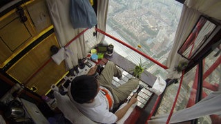 Shenzhen: Der dichtende Kranführer · Big Cities