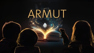 Drei Kinder und eine Ratte sitzen vor einem leuchtenden Buch – darüber das Wort „Armut“: Podcast für Grundschule zum Umgang mit Armut
