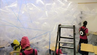 Schwere Luft im Klassenzimmer · Achtung! Experiment