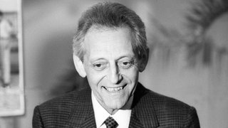 Entertainer und Fernsehmoderator Hans Rosenthal. Er überlebte als Jude die NS-Zeit in Deutschland in einem Versteck.