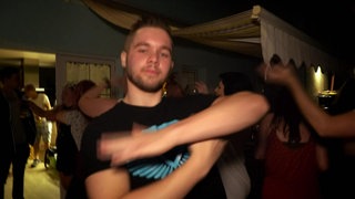 Was ist beim Feiern erlaubt? · Die Sofa-Richter