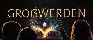 Drei Kinder und eine Ratte sitzen vor einem leuchtenden Buch – darüber das Wort „Großwerden“. Der Podcast zeigt, was Kinder allein können, wie sie selbständig werden und wo sie Hilfe brauchen.