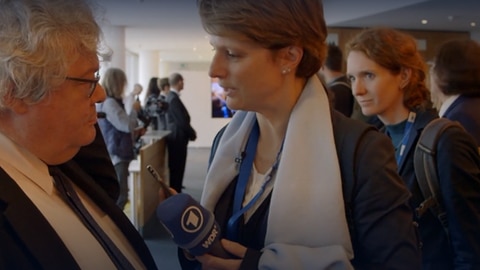 Wie arbeitet eine ARD Hörfunkkorrespondentin? · Frage trifft Antwort