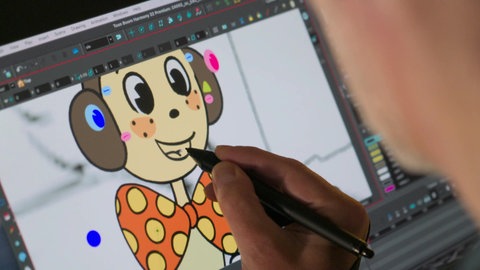 Am Tablet wird das Gesciht einer Comicfigur nachgezeichnet