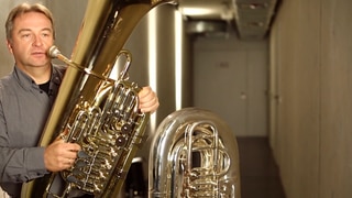Die Tuba · Instrumente im Sinfonieorchester: Ein Musiker stellt seine Tuba vor