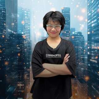 Kind vor Großstadt bei Nacht mit Lichtern, die eine digitale Vernetzung darstellen sollen