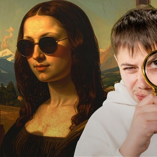 Im Hintergrund ein KI-generiertes Bild der Mona Lisa mit Sonnenbrille, im Vordergrund ein Junge, der mit einer Lupe schaut